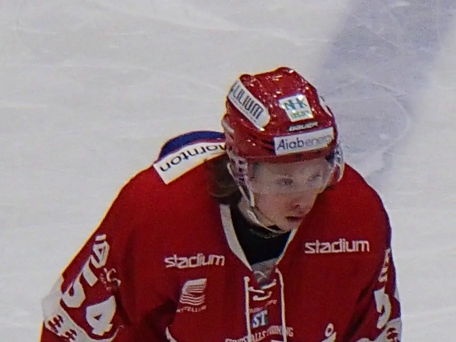 Jonathan Dahlén i Timrå IK:s matchtröja på isen
